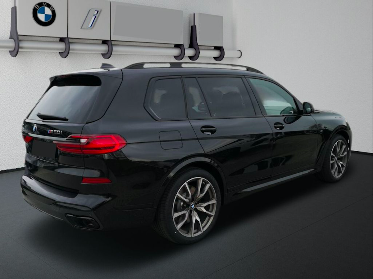 BMW X7 M50d Mpaket | předváděcí auto | skladem | od autorizovaného prodejce | černá metalíza | super cena | top stav | online nákup | autoibuy.com